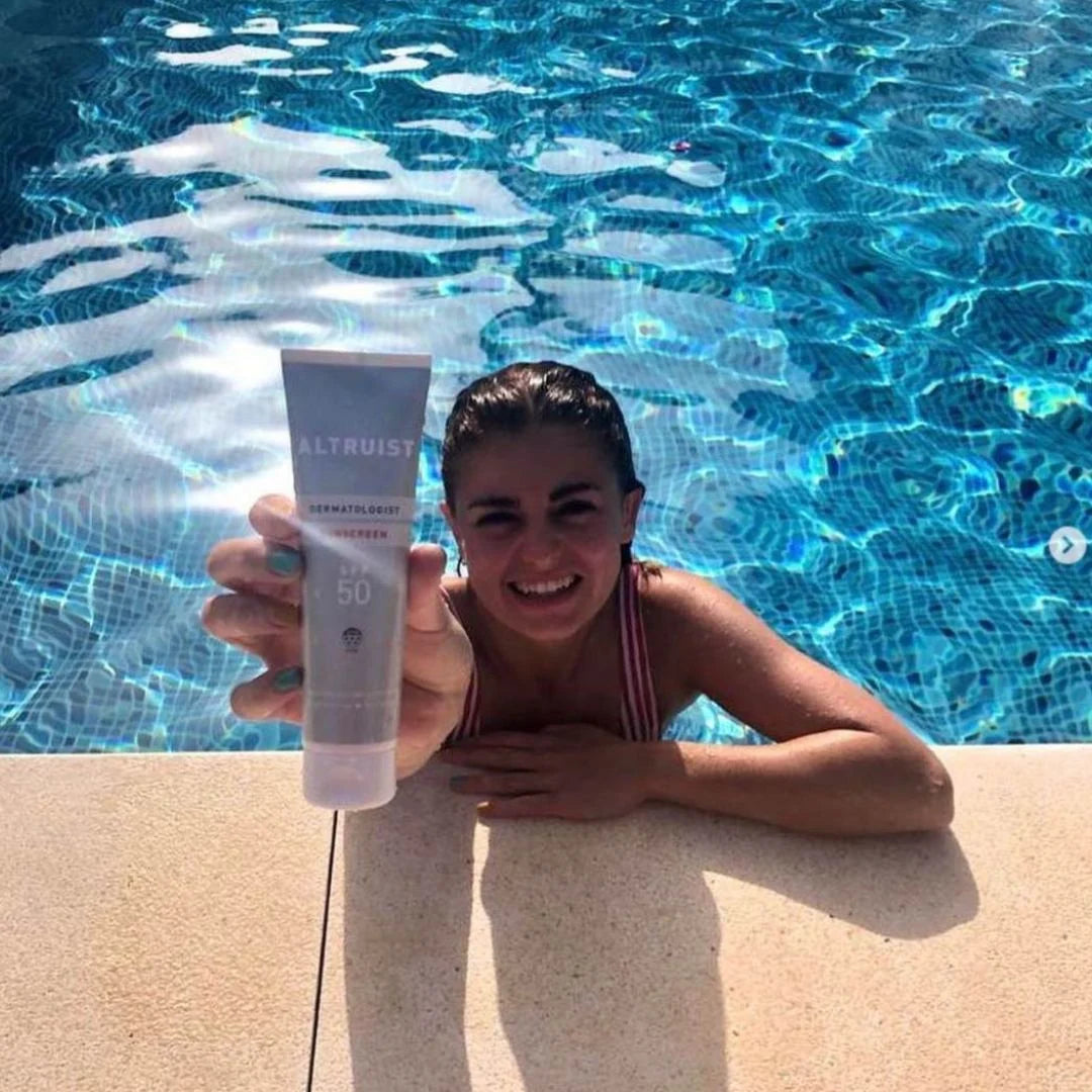 Altruist Dermatologist Sunscreen SPF 30 200ml – water resistance infographic: maintains SPF protection during water exposure
