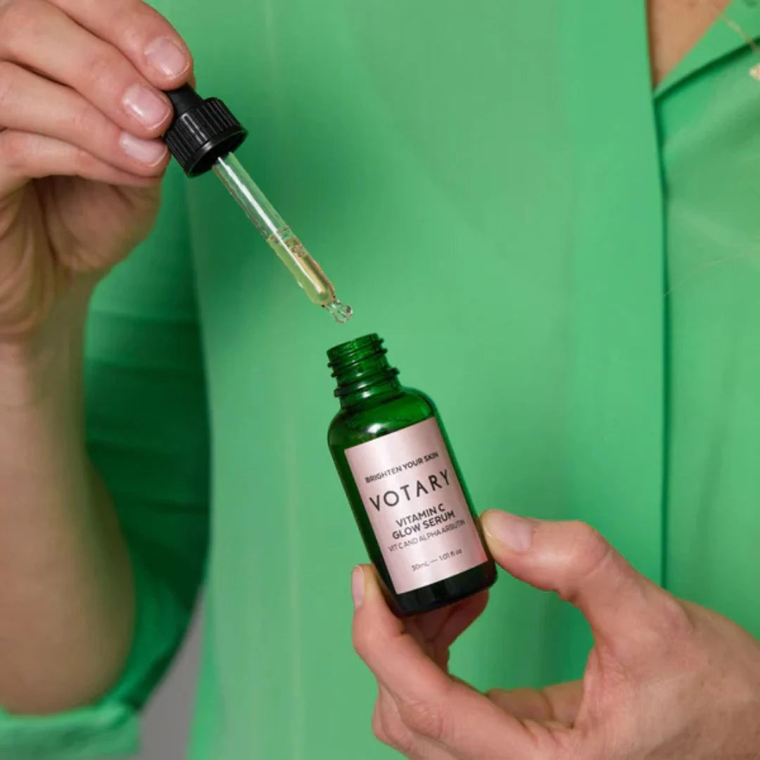 Votary Vitamin C Glow Serum Niacinamide and Alpha Arbutin 30ml – key ingredients infographic: vitamin C, niacinamide and alpha arbutin