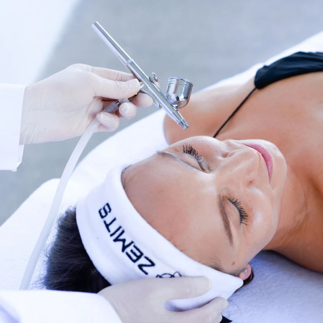 Oxygen Mesotheraphy is a trending revitalising treatment that utilise electroporation technology to enhance the penetration of active ingredients