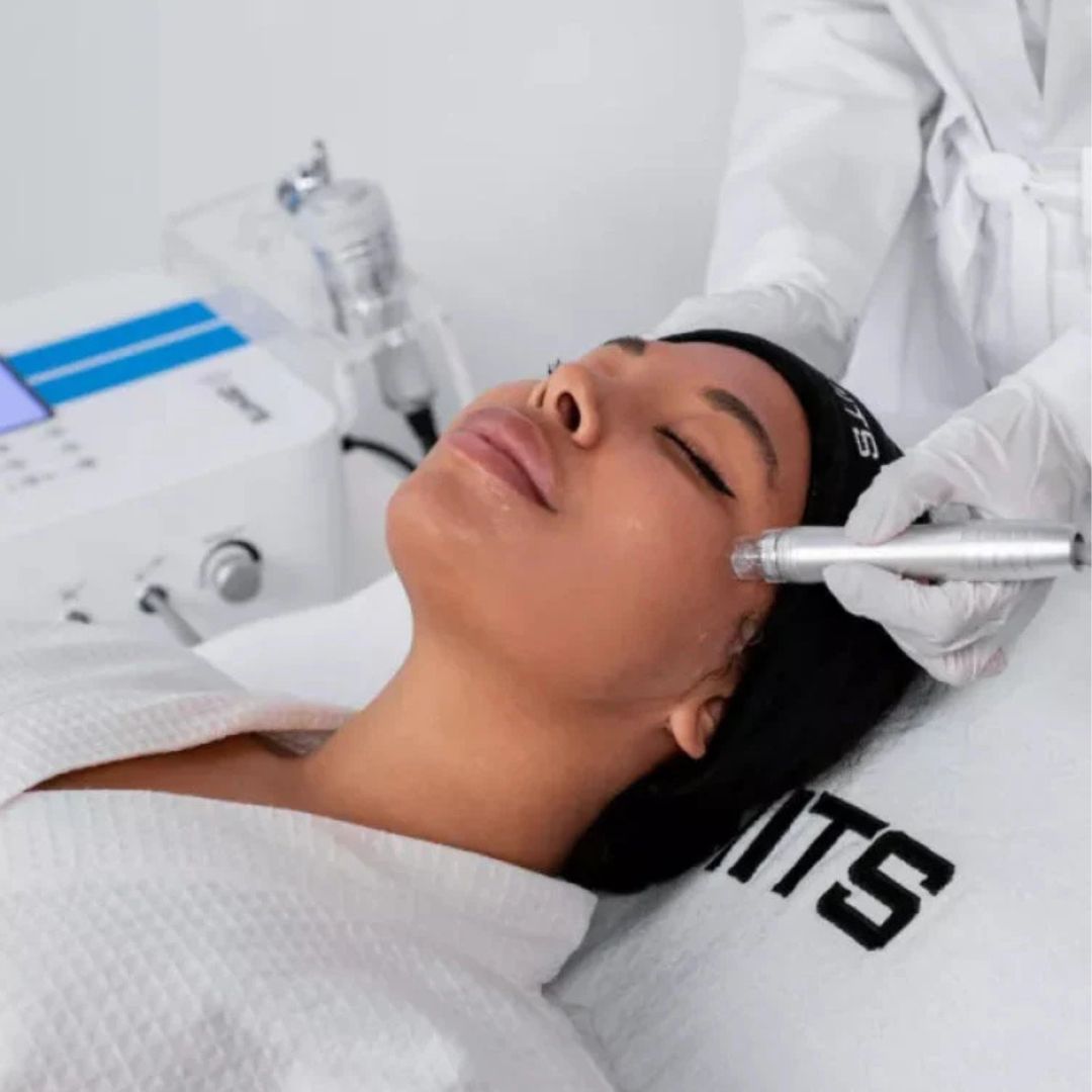 Uses gentle vacuum suction to extract blackhead, whiteheads, and impurities from pores without damaging the skin.