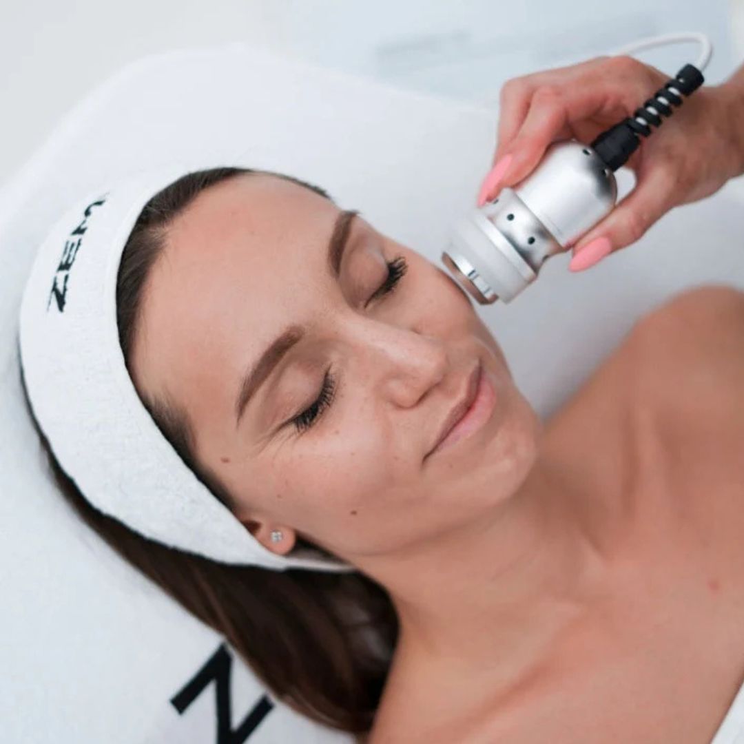 The cold therapy with Zemits Verstand HD improves local skin metabolism that results in the following:
1. Reduction of puffiness
2. Visible face rejuvenation
3. Decreasing of redness after treatment