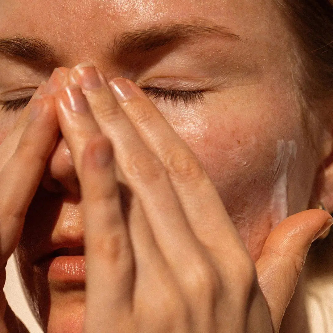 Alpha H Balancing Cleanser with aloe vera  effectively removes makeup and impurities.