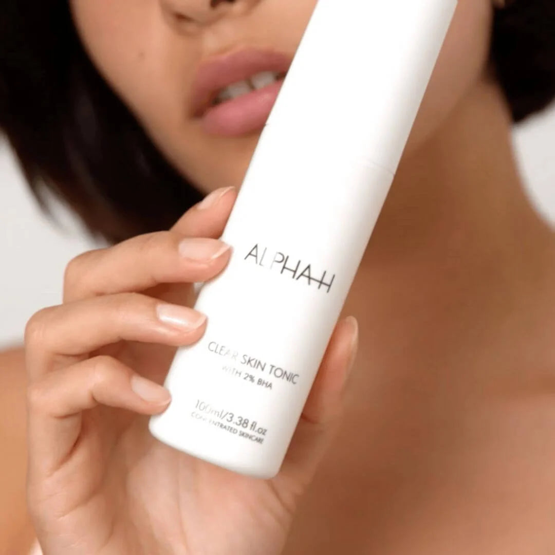 Alpha-H Clear Skin Tonic 2% BHA Salicylic with Seboclear 100ml – key ingredients infographic: 2% salicylic acid, Seboclear and niacinamide